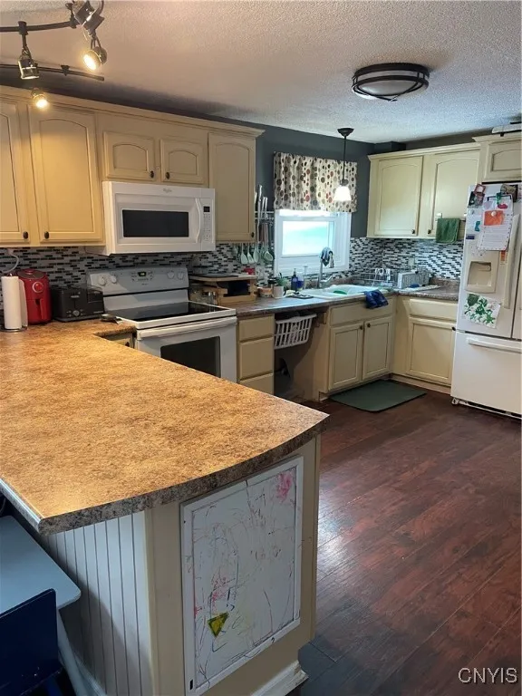 27079 County Route 32, Le Ray, New York 13637, Le Ray, New York 13637, 3 Bedrooms Bedrooms, 6 Rooms Rooms,2 BathroomsBathrooms,Residential,Closed,27079 County Route 32, Le Ray, New York 13637,S1588220