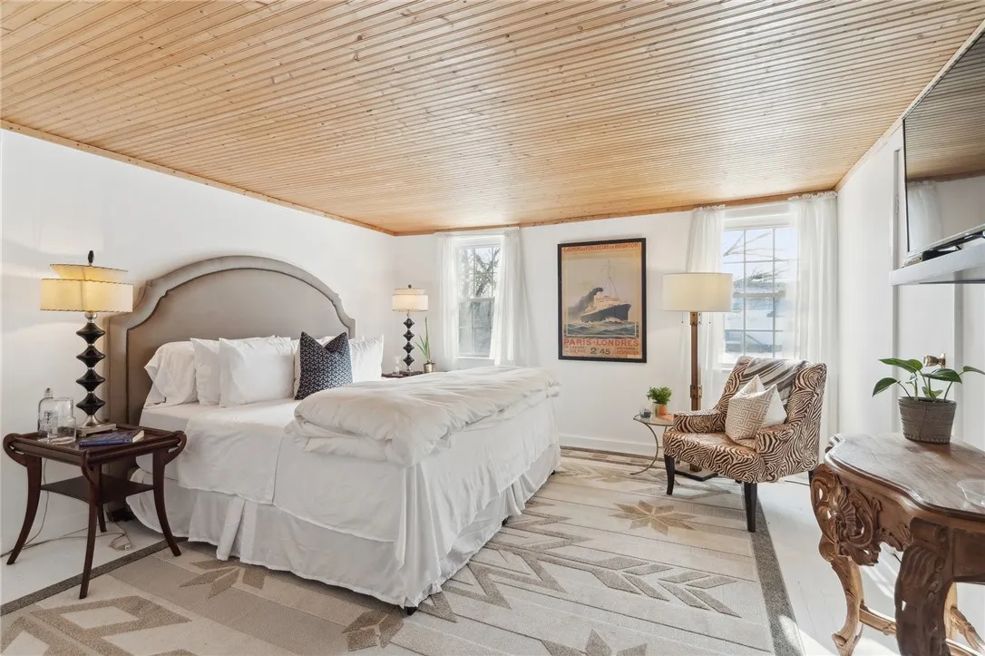 2nd floor: bedroom 2