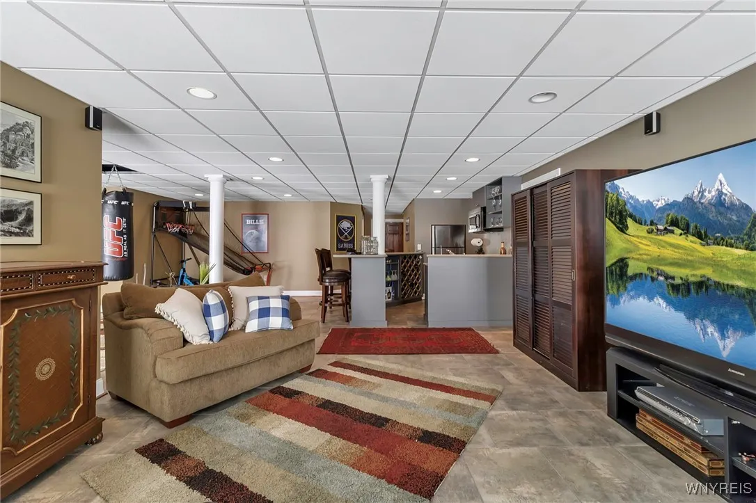 8 Kingfisher Court, Orchard Park, New York 14127, Orchard Park, New York 14127, 4 Bedrooms Bedrooms, 11 Rooms Rooms,3 BathroomsBathrooms,Residential,Closed,8 Kingfisher Court, Orchard Park, New York 14127,0,B1588171