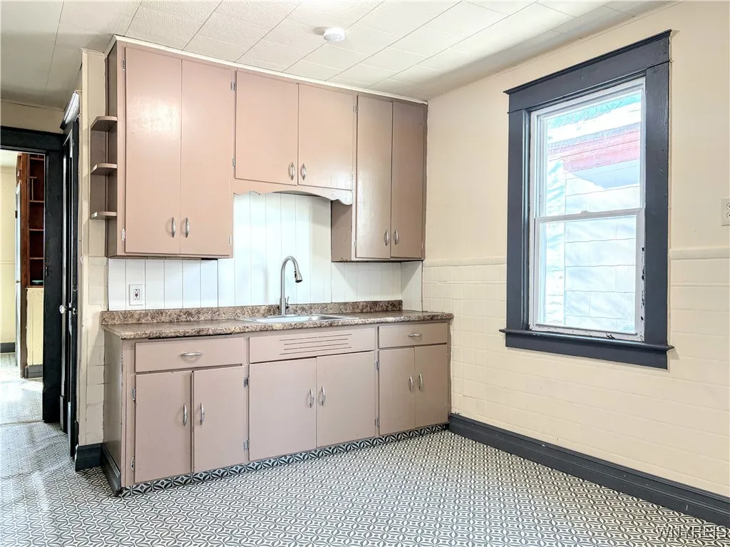 2231 Cudaback Avenue, Niagara Falls, New York 1430, Niagara Falls, New York 14303, 4 Bedrooms Bedrooms, ,2 BathroomsBathrooms,Residential,For Sale,2231 Cudaback Avenue, Niagara Falls, New York 1430,B1584977
