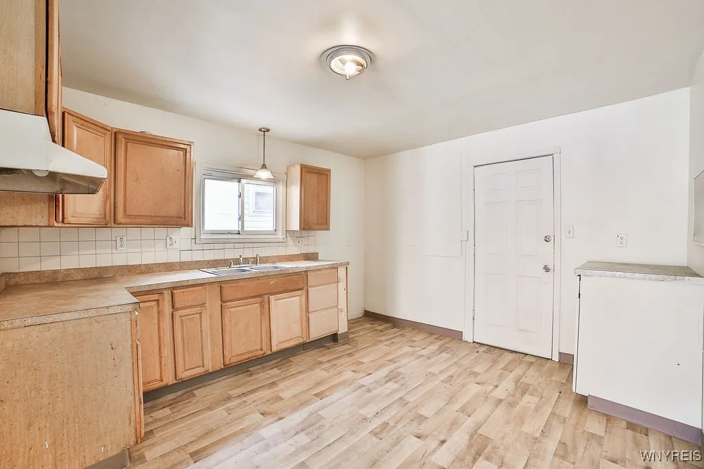 420 Willett Street, Buffalo, New York 14206, Buffalo, New York 14206, 8 Bedrooms Bedrooms, ,3 BathroomsBathrooms,Residential,Closed,420 Willett Street, Buffalo, New York 14206,0,B1588249