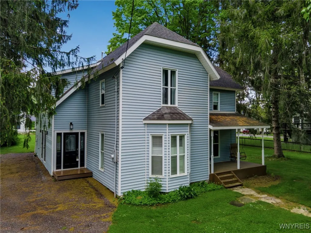27-29 West Washington Street, Ellicottville, New Y, Ellicottville, New York 14731, 6 Bedrooms Bedrooms, 15 Rooms Rooms,3 BathroomsBathrooms,Residential,For Sale,27-29 West Washington Street, Ellicottville, New Y,0,B1588343