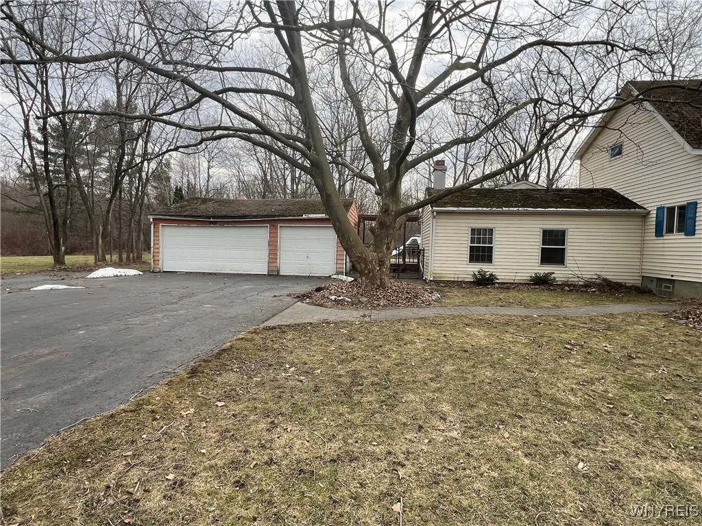 8610 Goodrich Road, Clarence, New York 14032, Clarence, New York 14032, 3 Bedrooms Bedrooms, 8 Rooms Rooms,2 BathroomsBathrooms,Residential,For Sale,8610 Goodrich Road, Clarence, New York 14032,B1588293