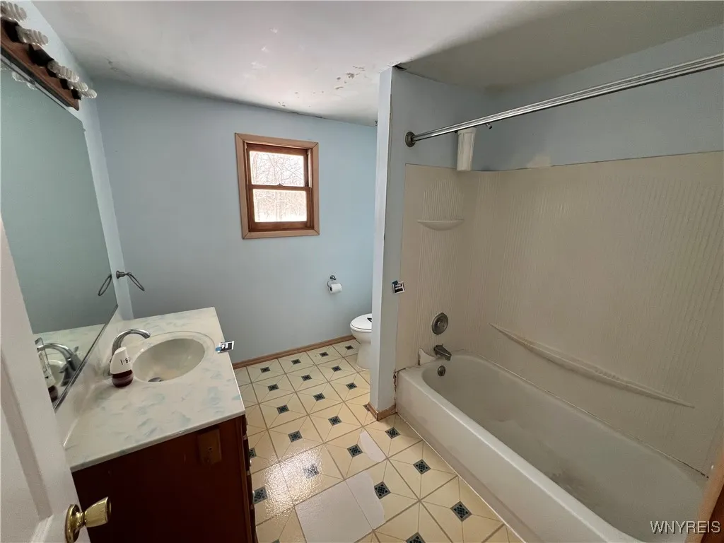 8610 Goodrich Road, Clarence, New York 14032, Clarence, New York 14032, 3 Bedrooms Bedrooms, 8 Rooms Rooms,2 BathroomsBathrooms,Residential,For Sale,8610 Goodrich Road, Clarence, New York 14032,B1588293