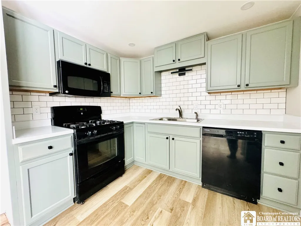 501 Barr Street, Jamestown, New York 14701, Jamestown, New York 14701, 4 Bedrooms Bedrooms, 9 Rooms Rooms,1 BathroomBathrooms,Residential,Closed,501 Barr Street, Jamestown, New York 14701,0,R1588241