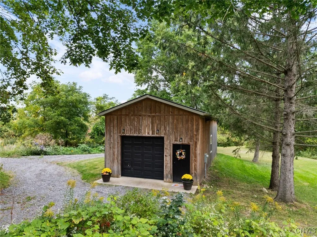 6021 Commane Road, Lafayette, New York 13084, Lafayette, New York 13084, 4 Bedrooms Bedrooms, 10 Rooms Rooms,3 BathroomsBathrooms,Residential,Closed,6021 Commane Road, Lafayette, New York 13084,0,S1588369