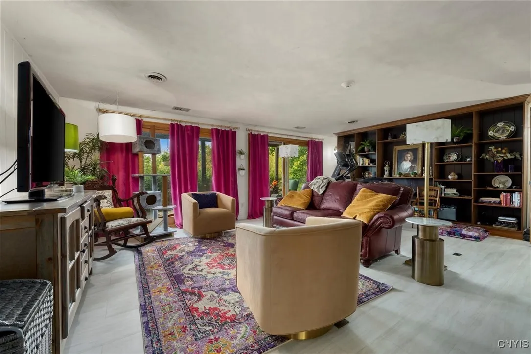 6021 Commane Road, Lafayette, New York 13084, Lafayette, New York 13084, 4 Bedrooms Bedrooms, 10 Rooms Rooms,3 BathroomsBathrooms,Residential,Closed,6021 Commane Road, Lafayette, New York 13084,0,S1588369