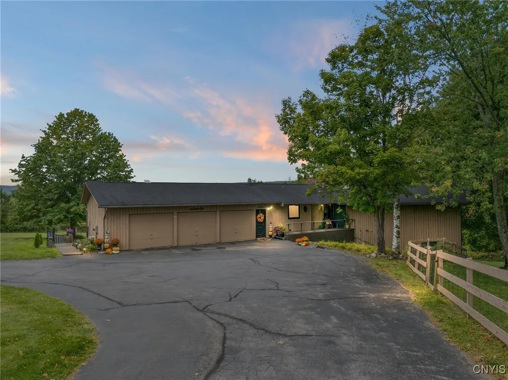 6021 Commane Road, Lafayette, New York 13084, Lafayette, New York 13084, 4 Bedrooms Bedrooms, 10 Rooms Rooms,3 BathroomsBathrooms,Residential,Closed,6021 Commane Road, Lafayette, New York 13084,0,S1588369