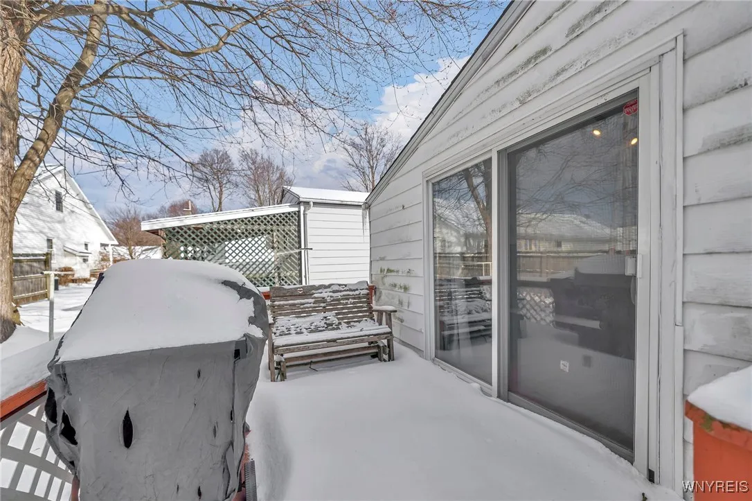 6 Fassett Avenue, Newstead, New York 14001, Newstead, New York 14001, 4 Bedrooms Bedrooms, 8 Rooms Rooms,1 BathroomBathrooms,Residential,Closed,6 Fassett Avenue, Newstead, New York 14001,0,B1587549