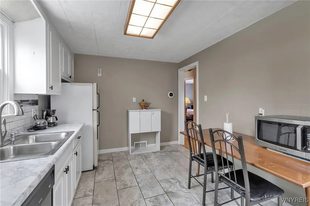 460 Capen Boulevard, Amherst, New York 14226, Amherst, New York 14226, 4 Bedrooms Bedrooms, 6 Rooms Rooms,2 BathroomsBathrooms,Residential,Closed,460 Capen Boulevard, Amherst, New York 14226,0,B1588509