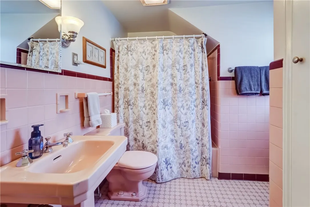19 Allen Parkway, Pittsford, New York 14618, Pittsford, New York 14618, 3 Bedrooms Bedrooms, 8 Rooms Rooms,3 BathroomsBathrooms,Residential,Closed,19 Allen Parkway, Pittsford, New York 14618,0,R1588492