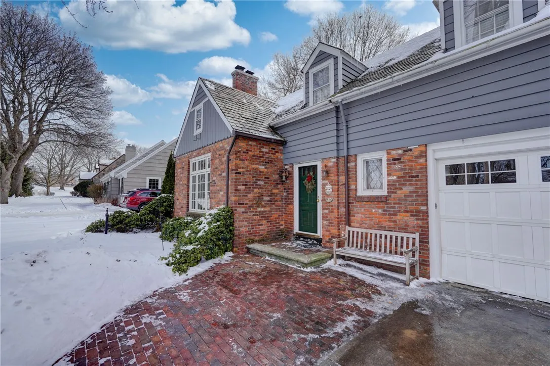 19 Allen Parkway, Pittsford, New York 14618, Pittsford, New York 14618, 3 Bedrooms Bedrooms, 8 Rooms Rooms,3 BathroomsBathrooms,Residential,Closed,19 Allen Parkway, Pittsford, New York 14618,0,R1588492