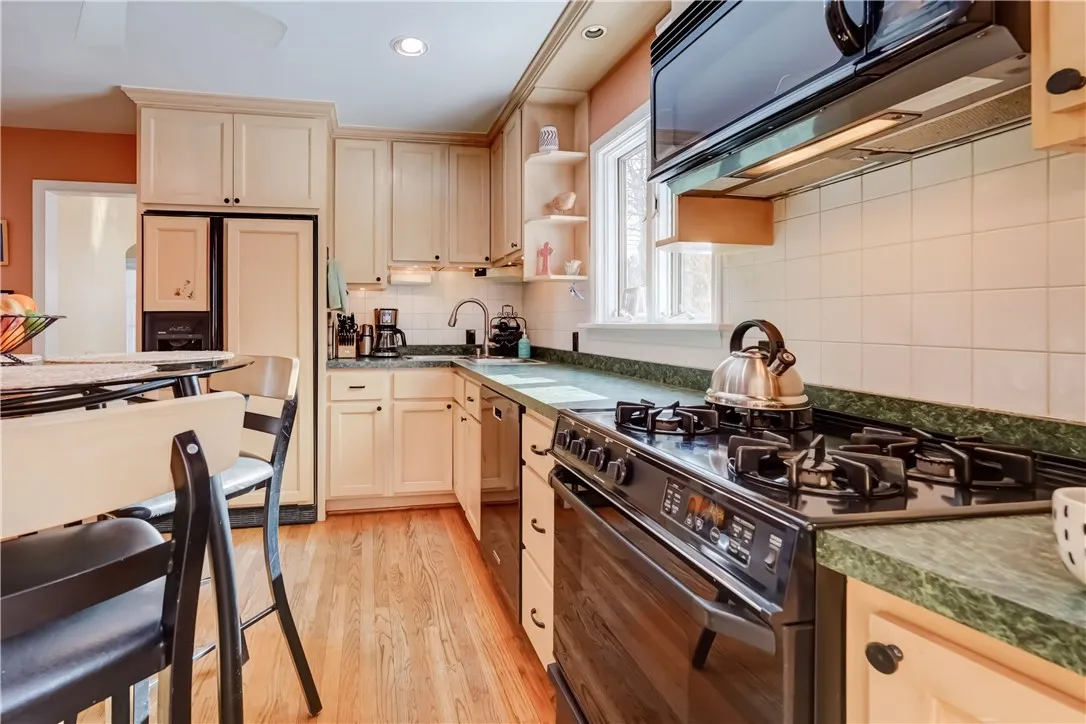 Eat In Kitchen