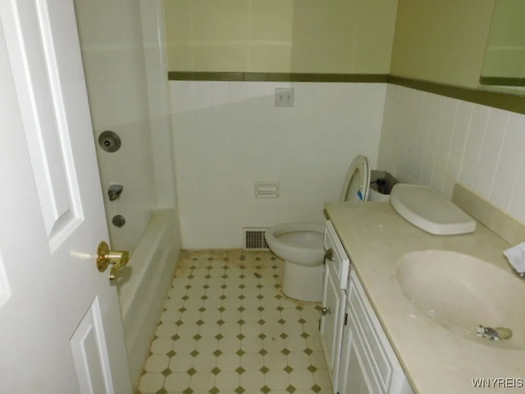 90 Carriage Drive 8, Orchard Park, New York 14127, Orchard Park, New York 14127, 3 Bedrooms Bedrooms, 6 Rooms Rooms,2 BathroomsBathrooms,Residential,For Sale,90 Carriage Drive 8, Orchard Park, New York 14127,B1588587