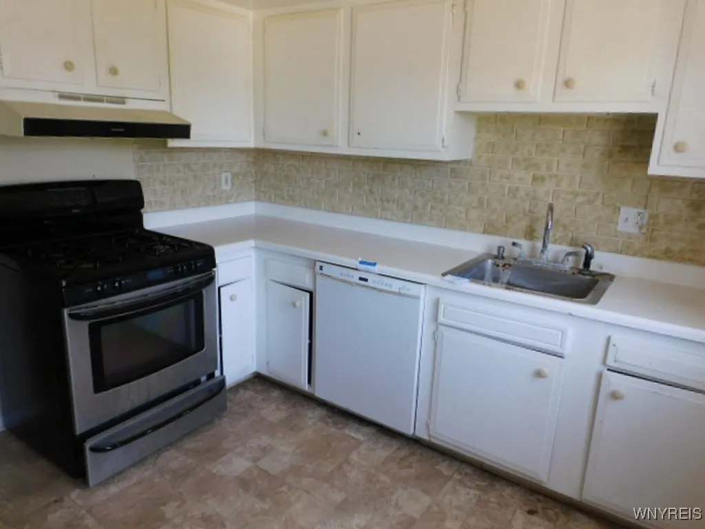 90 Carriage Drive 8, Orchard Park, New York 14127, Orchard Park, New York 14127, 3 Bedrooms Bedrooms, 6 Rooms Rooms,2 BathroomsBathrooms,Residential,For Sale,90 Carriage Drive 8, Orchard Park, New York 14127,B1588587