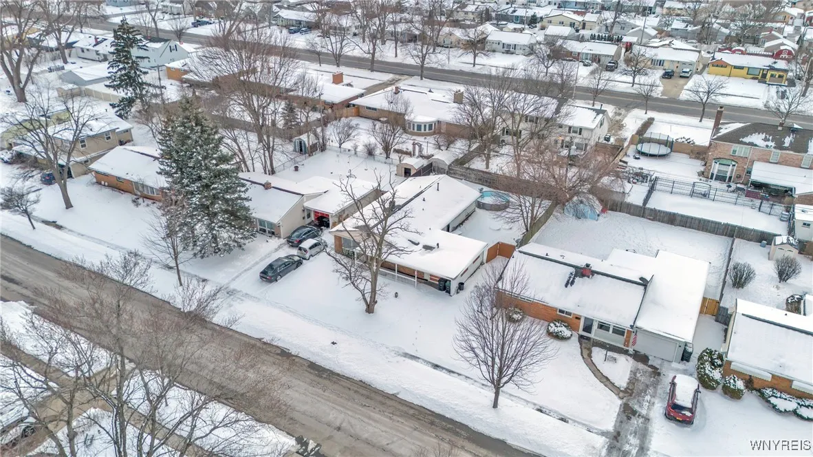 126 Burnside Drive, Tonawanda-town, New York 14150, Tonawanda, New York 14150, 4 Bedrooms Bedrooms, 9 Rooms Rooms,1 BathroomBathrooms,Residential,Closed,126 Burnside Drive, Tonawanda-town, New York 14150,0,B1587789