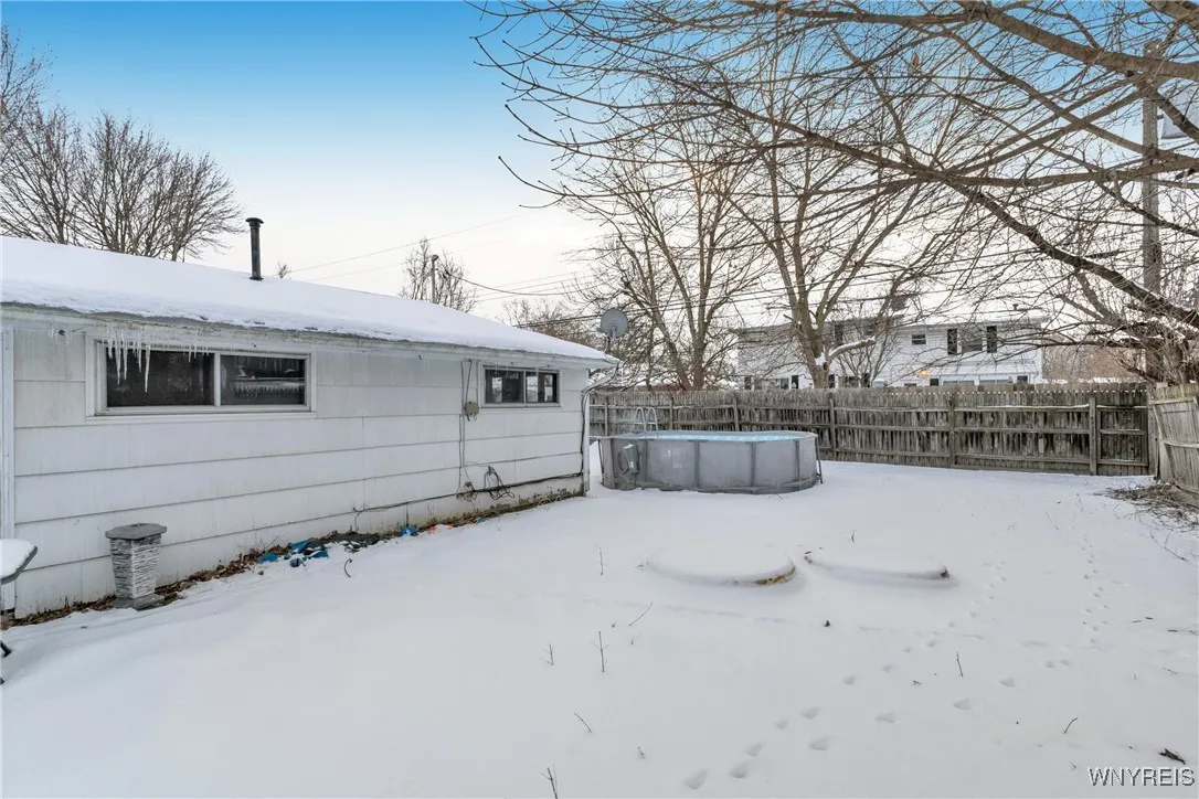 126 Burnside Drive, Tonawanda-town, New York 14150, Tonawanda, New York 14150, 4 Bedrooms Bedrooms, 9 Rooms Rooms,1 BathroomBathrooms,Residential,Closed,126 Burnside Drive, Tonawanda-town, New York 14150,0,B1587789