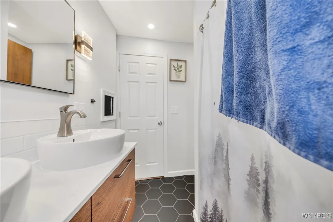 189 Fenton Street, Buffalo, New York 14206, Buffalo, New York 14206, 3 Bedrooms Bedrooms, 6 Rooms Rooms,1 BathroomBathrooms,Residential,Closed,189 Fenton Street, Buffalo, New York 14206,0,B1588350