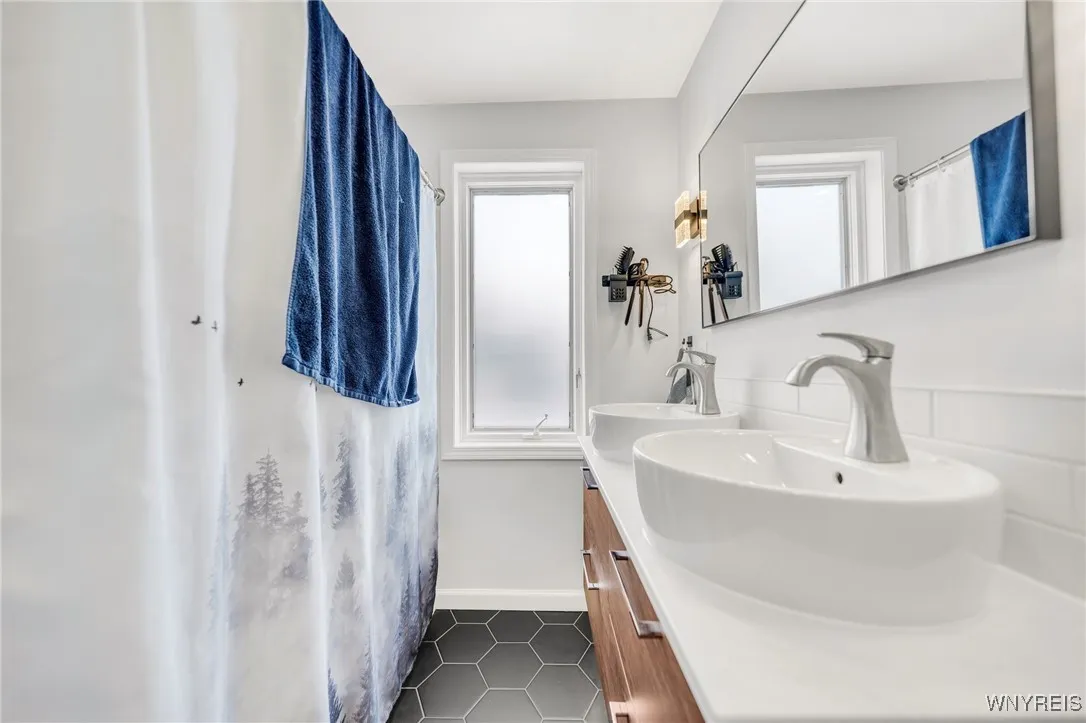189 Fenton Street, Buffalo, New York 14206, Buffalo, New York 14206, 3 Bedrooms Bedrooms, 6 Rooms Rooms,1 BathroomBathrooms,Residential,Closed,189 Fenton Street, Buffalo, New York 14206,0,B1588350