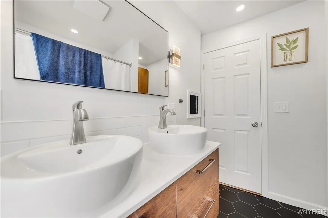 189 Fenton Street, Buffalo, New York 14206, Buffalo, New York 14206, 3 Bedrooms Bedrooms, 6 Rooms Rooms,1 BathroomBathrooms,Residential,Closed,189 Fenton Street, Buffalo, New York 14206,0,B1588350