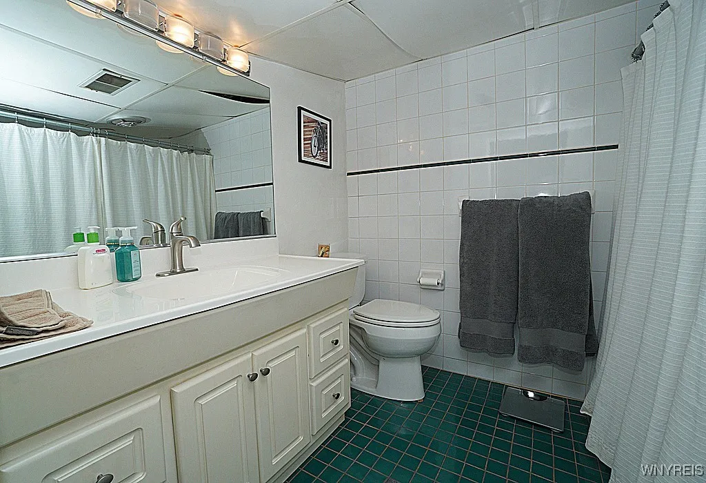 28 Clarence Harder Drive, Tonawanda-city, New York, Tonawanda, New York 14150, 3 Bedrooms Bedrooms, 5 Rooms Rooms,2 BathroomsBathrooms,Residential,Closed,28 Clarence Harder Drive, Tonawanda-city, New York,0,B1588634