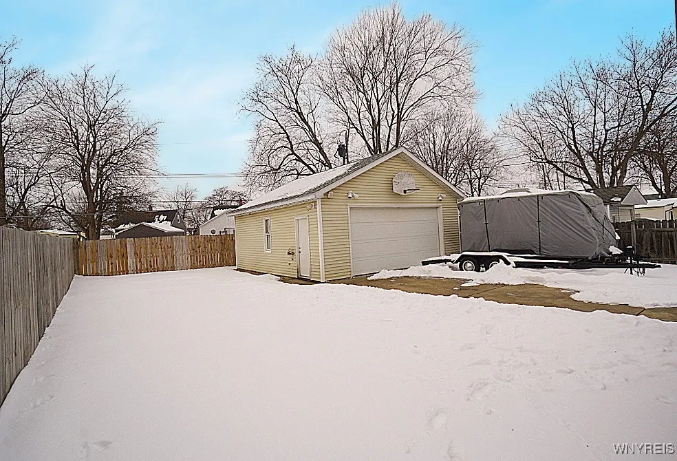 28 Clarence Harder Drive, Tonawanda-city, New York, Tonawanda, New York 14150, 3 Bedrooms Bedrooms, 5 Rooms Rooms,2 BathroomsBathrooms,Residential,Closed,28 Clarence Harder Drive, Tonawanda-city, New York,0,B1588634