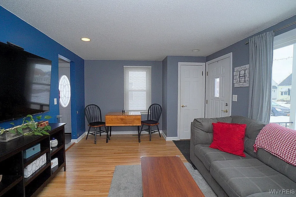 28 Clarence Harder Drive, Tonawanda-city, New York, Tonawanda, New York 14150, 3 Bedrooms Bedrooms, 5 Rooms Rooms,2 BathroomsBathrooms,Residential,Closed,28 Clarence Harder Drive, Tonawanda-city, New York,0,B1588634