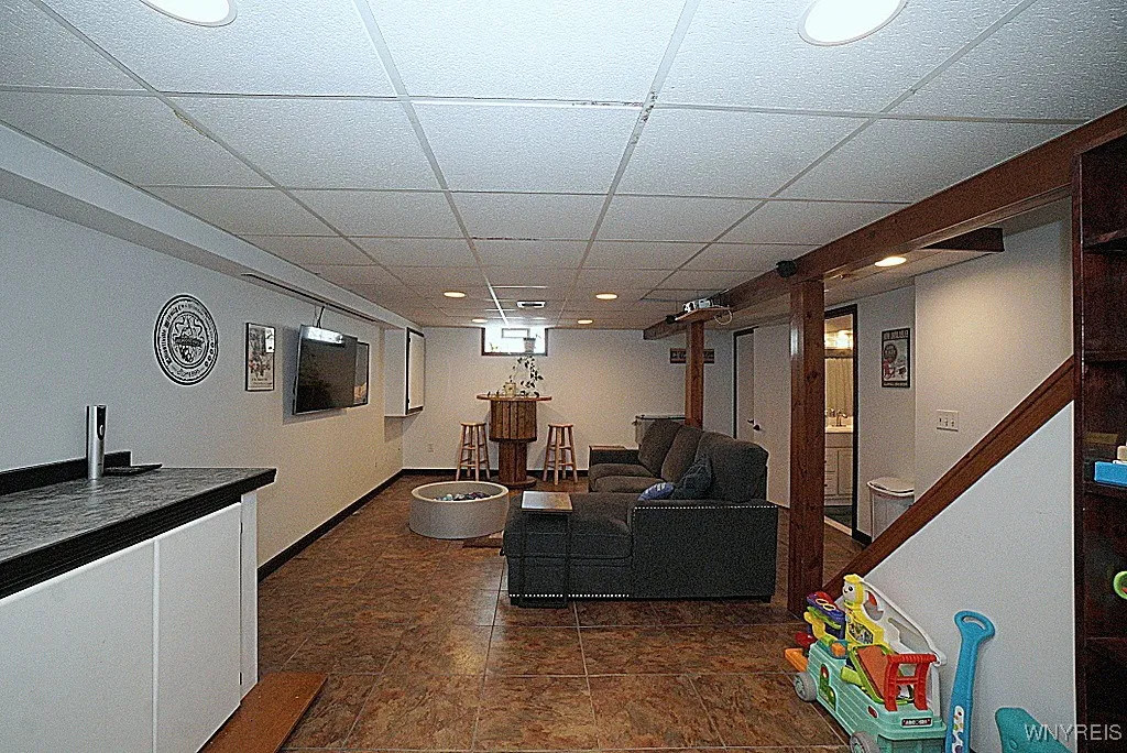 28 Clarence Harder Drive, Tonawanda-city, New York, Tonawanda, New York 14150, 3 Bedrooms Bedrooms, 5 Rooms Rooms,2 BathroomsBathrooms,Residential,Closed,28 Clarence Harder Drive, Tonawanda-city, New York,0,B1588634