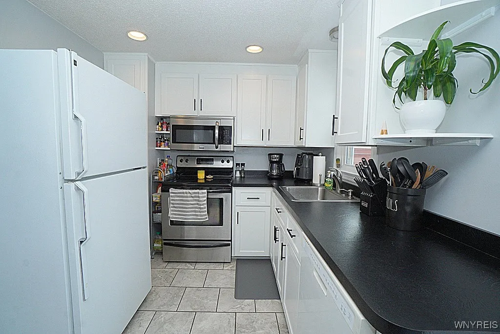 28 Clarence Harder Drive, Tonawanda-city, New York, Tonawanda, New York 14150, 3 Bedrooms Bedrooms, 5 Rooms Rooms,2 BathroomsBathrooms,Residential,Closed,28 Clarence Harder Drive, Tonawanda-city, New York,0,B1588634