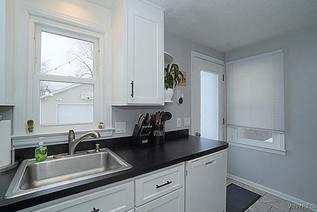 28 Clarence Harder Drive, Tonawanda-city, New York, Tonawanda, New York 14150, 3 Bedrooms Bedrooms, 5 Rooms Rooms,2 BathroomsBathrooms,Residential,Closed,28 Clarence Harder Drive, Tonawanda-city, New York,0,B1588634