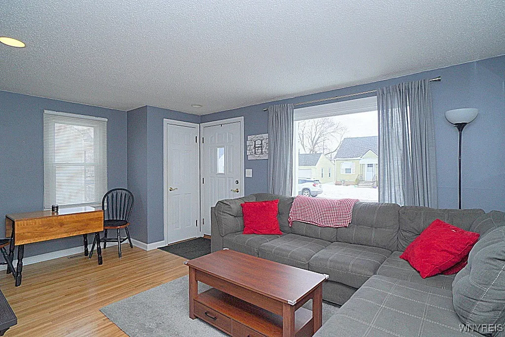 28 Clarence Harder Drive, Tonawanda-city, New York, Tonawanda, New York 14150, 3 Bedrooms Bedrooms, 5 Rooms Rooms,2 BathroomsBathrooms,Residential,Closed,28 Clarence Harder Drive, Tonawanda-city, New York,0,B1588634