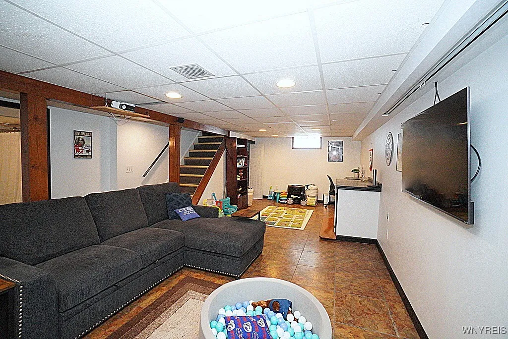 28 Clarence Harder Drive, Tonawanda-city, New York, Tonawanda, New York 14150, 3 Bedrooms Bedrooms, 5 Rooms Rooms,2 BathroomsBathrooms,Residential,Closed,28 Clarence Harder Drive, Tonawanda-city, New York,0,B1588634