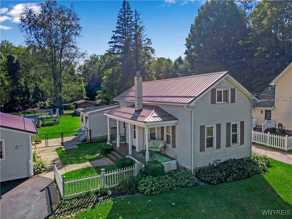 12661 Main Street, Alden, New York 14004, Alden, New York 14004, 3 Bedrooms Bedrooms, 7 Rooms Rooms,1 BathroomBathrooms,Residential,Closed,12661 Main Street, Alden, New York 14004,0,B1588362
