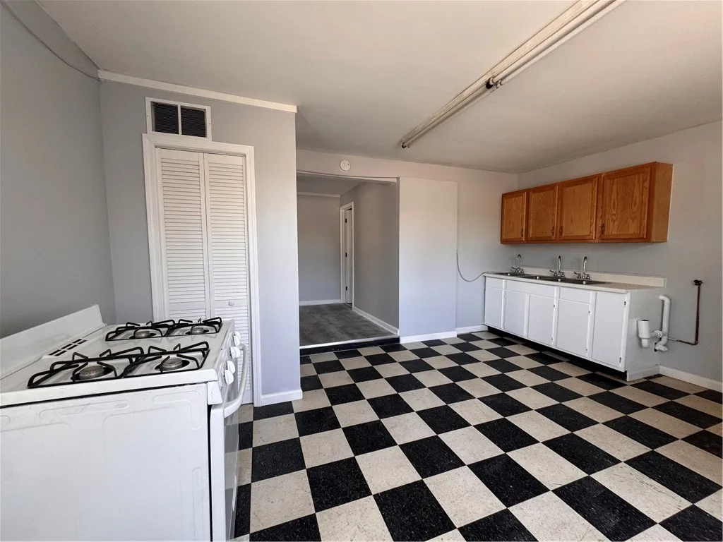 444 North Avenue, Parma, New York 14468, Parma, New York 14468, 4 Bedrooms Bedrooms, 8 Rooms Rooms,2 BathroomsBathrooms,Residential,For Sale,444 North Avenue, Parma, New York 14468,0,R1588272