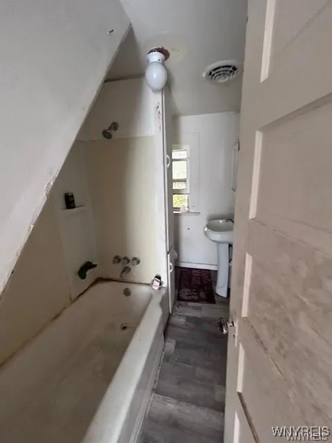 1316 24th Street, Niagara Falls, New York 14301, Niagara Falls, New York 14301, 3 Bedrooms Bedrooms, 6 Rooms Rooms,1 BathroomBathrooms,Residential,Closed,1316 24th Street, Niagara Falls, New York 14301,B1588612