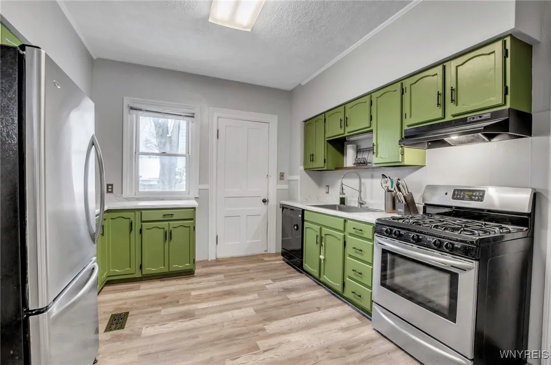 288 Bryant Street, North Tonawanda, New York 14120, North Tonawanda, New York 14120, 3 Bedrooms Bedrooms, 7 Rooms Rooms,2 BathroomsBathrooms,Residential,Closed,288 Bryant Street, North Tonawanda, New York 14120,0,B1588678