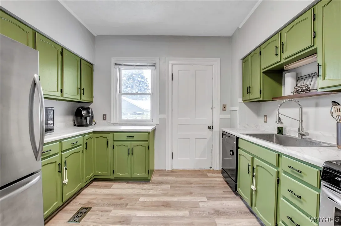 288 Bryant Street, North Tonawanda, New York 14120, North Tonawanda, New York 14120, 3 Bedrooms Bedrooms, 7 Rooms Rooms,2 BathroomsBathrooms,Residential,Closed,288 Bryant Street, North Tonawanda, New York 14120,0,B1588678
