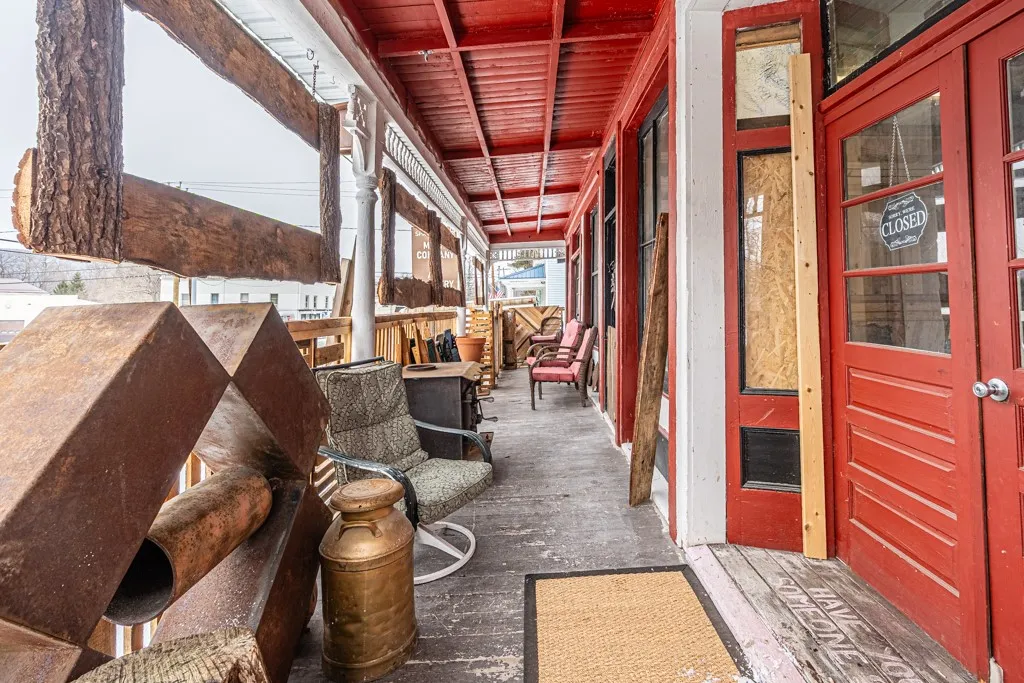 Elongated front porch