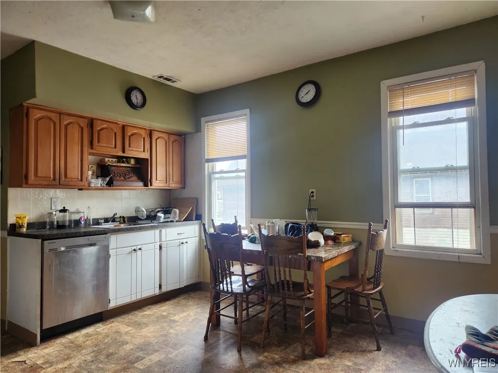 1841 Clinton Street, Buffalo, New York 14206, Buffalo, New York 14206, 8 Rooms Rooms,Commercial Sale,Closed,1841 Clinton Street, Buffalo, New York 14206,0,B1588772