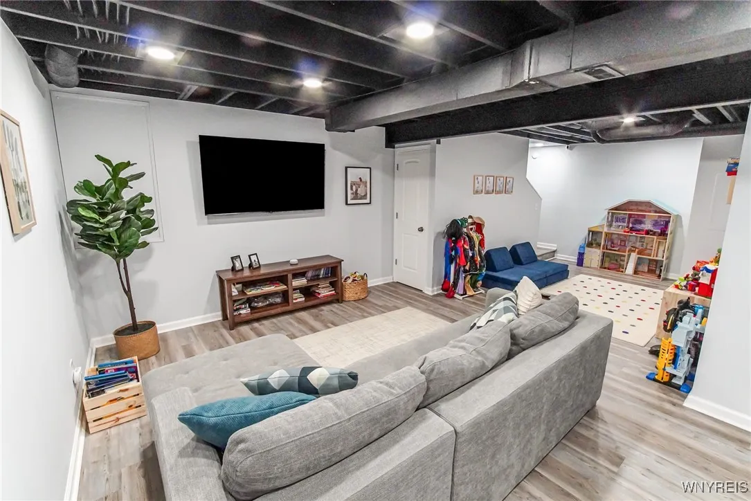 24 Scooter Lane, Hamburg, New York 14075, Hamburg, New York 14075, 3 Bedrooms Bedrooms, 8 Rooms Rooms,2 BathroomsBathrooms,Residential,Closed,24 Scooter Lane, Hamburg, New York 14075,0,B1587933