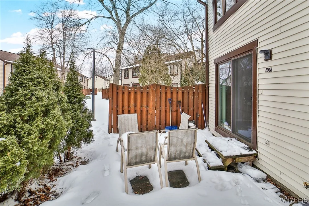 708 Charlesgate Circle, Amherst, New York 14051, Amherst, New York 14051, 2 Bedrooms Bedrooms, 5 Rooms Rooms,1 BathroomBathrooms,Residential,Closed,708 Charlesgate Circle, Amherst, New York 14051,0,B1587962