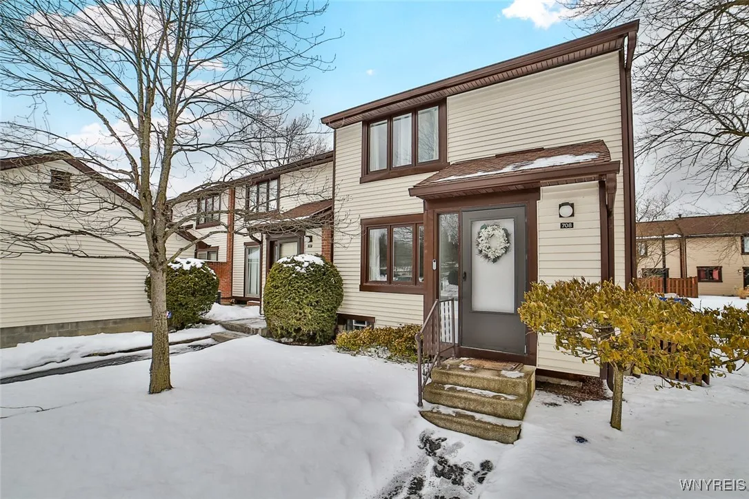 708 Charlesgate Circle, Amherst, New York 14051, Amherst, New York 14051, 2 Bedrooms Bedrooms, 5 Rooms Rooms,1 BathroomBathrooms,Residential,Closed,708 Charlesgate Circle, Amherst, New York 14051,0,B1587962
