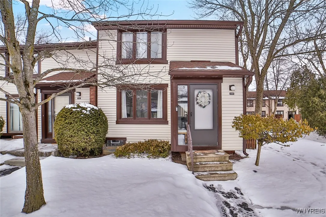 708 Charlesgate Circle, Amherst, New York 14051, Amherst, New York 14051, 2 Bedrooms Bedrooms, 5 Rooms Rooms,1 BathroomBathrooms,Residential,Closed,708 Charlesgate Circle, Amherst, New York 14051,0,B1587962