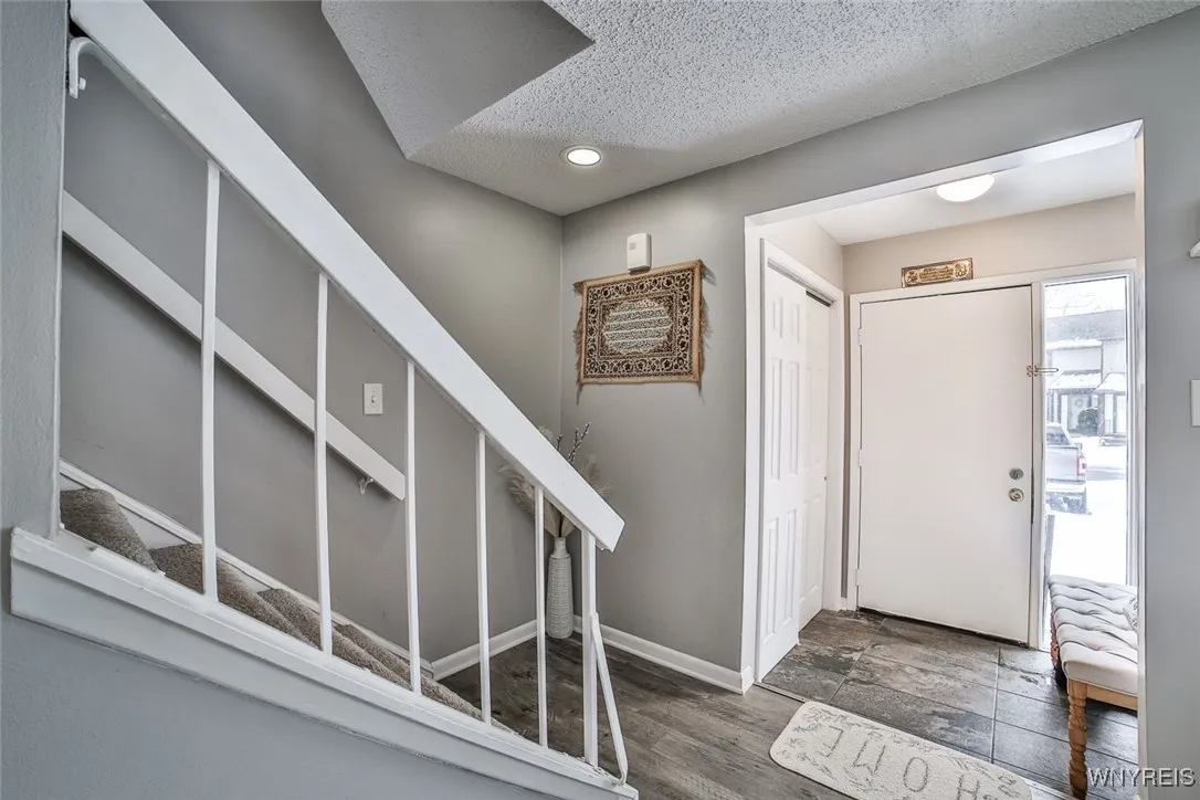 708 Charlesgate Circle, Amherst, New York 14051, Amherst, New York 14051, 2 Bedrooms Bedrooms, 5 Rooms Rooms,1 BathroomBathrooms,Residential,Closed,708 Charlesgate Circle, Amherst, New York 14051,0,B1587962