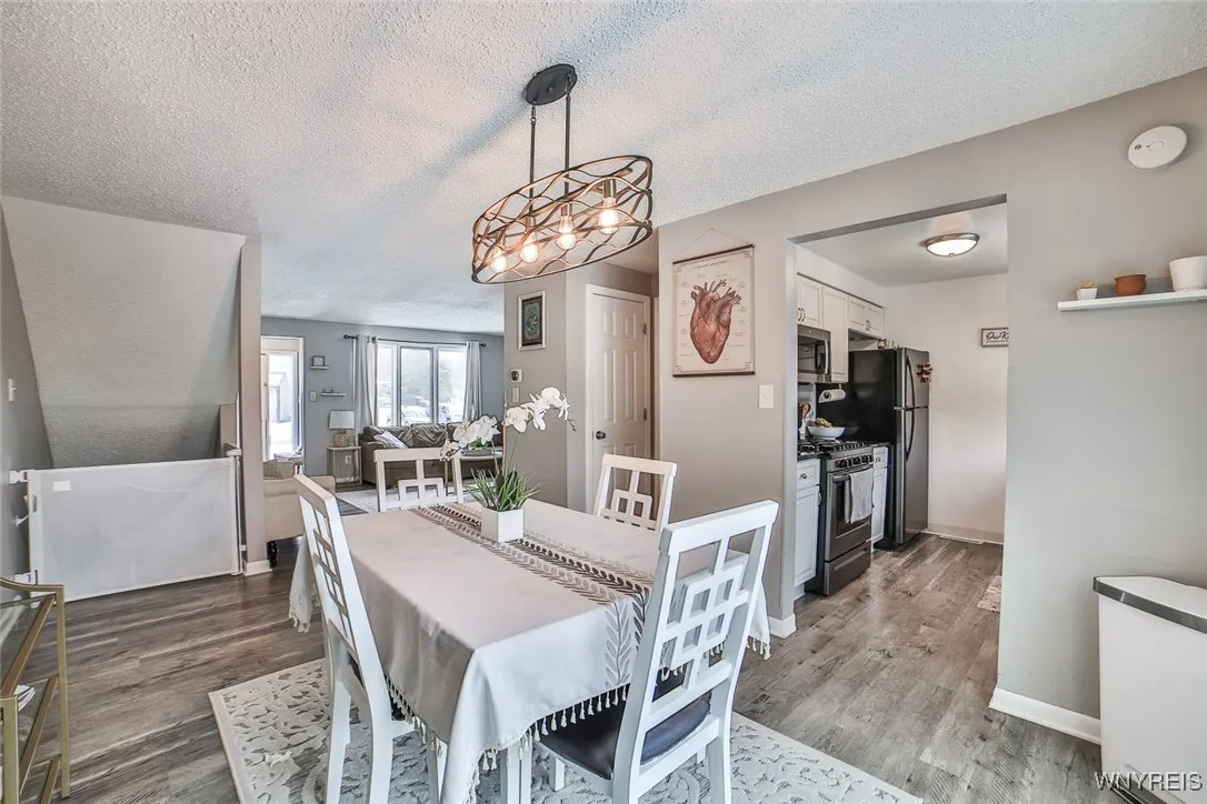 708 Charlesgate Circle, Amherst, New York 14051, Amherst, New York 14051, 2 Bedrooms Bedrooms, 5 Rooms Rooms,1 BathroomBathrooms,Residential,Closed,708 Charlesgate Circle, Amherst, New York 14051,0,B1587962