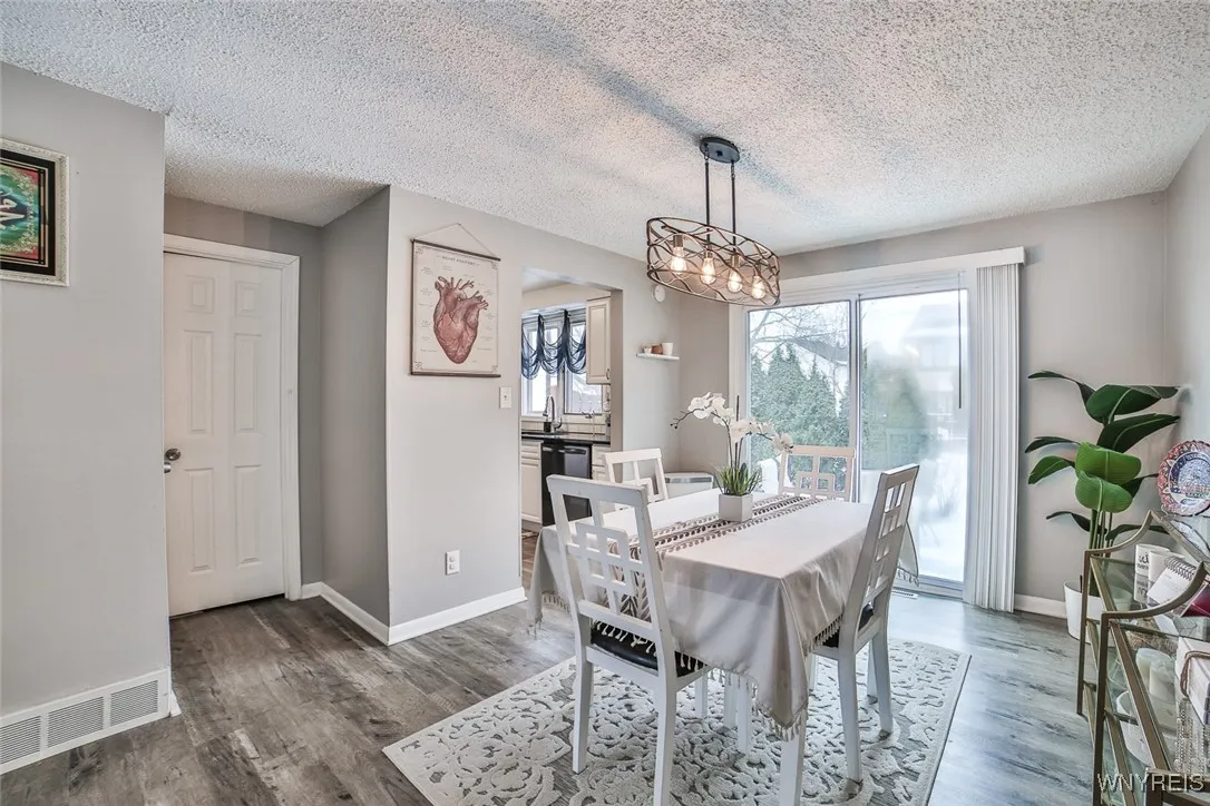 708 Charlesgate Circle, Amherst, New York 14051, Amherst, New York 14051, 2 Bedrooms Bedrooms, 5 Rooms Rooms,1 BathroomBathrooms,Residential,Closed,708 Charlesgate Circle, Amherst, New York 14051,0,B1587962