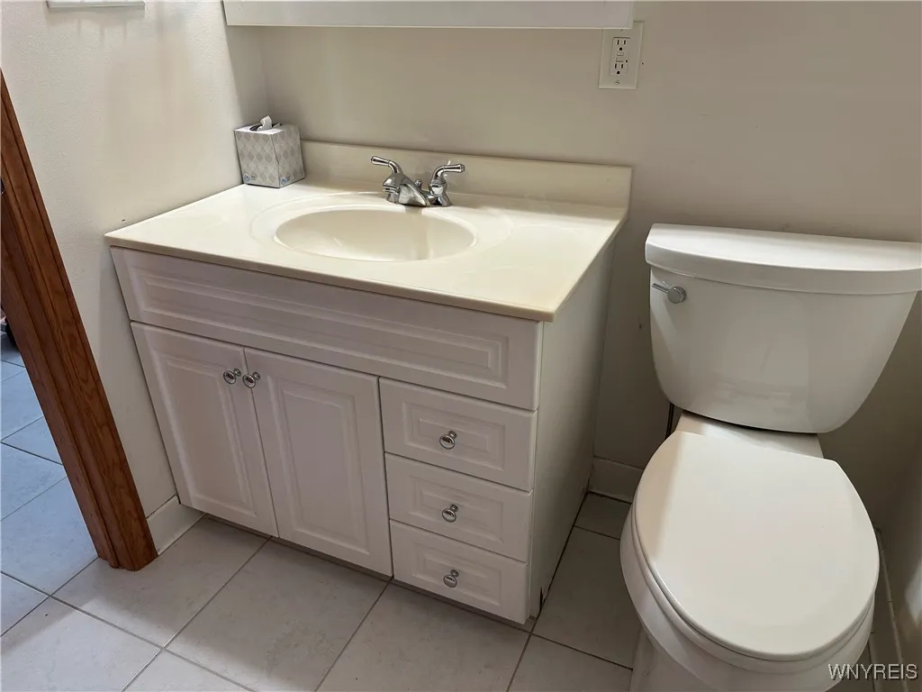 6045 Thompson Road, Clarence, New York 14032, Clarence, New York 14032, 4 Bedrooms Bedrooms, 8 Rooms Rooms,3 BathroomsBathrooms,Residential,Closed,6045 Thompson Road, Clarence, New York 14032,0,B1588823