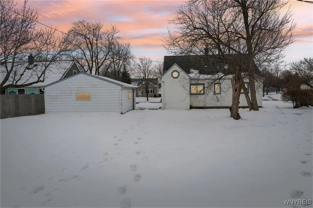 115 Nicholas Drive North, Tonawanda-town, New York, Tonawanda, New York 14150, 4 Bedrooms Bedrooms, 7 Rooms Rooms,1 BathroomBathrooms,Residential,Closed,115 Nicholas Drive North, Tonawanda-town, New York,0,B1588814