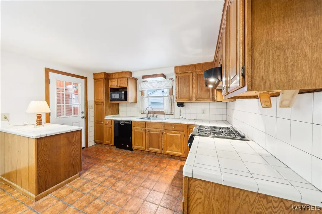 115 Nicholas Drive North, Tonawanda-town, New York, Tonawanda, New York 14150, 4 Bedrooms Bedrooms, 7 Rooms Rooms,1 BathroomBathrooms,Residential,Closed,115 Nicholas Drive North, Tonawanda-town, New York,0,B1588814