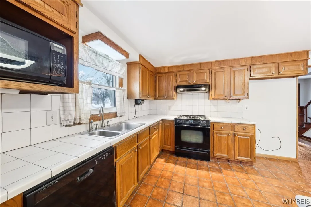 115 Nicholas Drive North, Tonawanda-town, New York, Tonawanda, New York 14150, 4 Bedrooms Bedrooms, 7 Rooms Rooms,1 BathroomBathrooms,Residential,Closed,115 Nicholas Drive North, Tonawanda-town, New York,0,B1588814